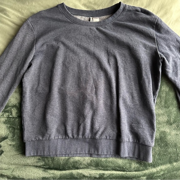 H&H Basic Sweatshirt - Picture 1 of 4
